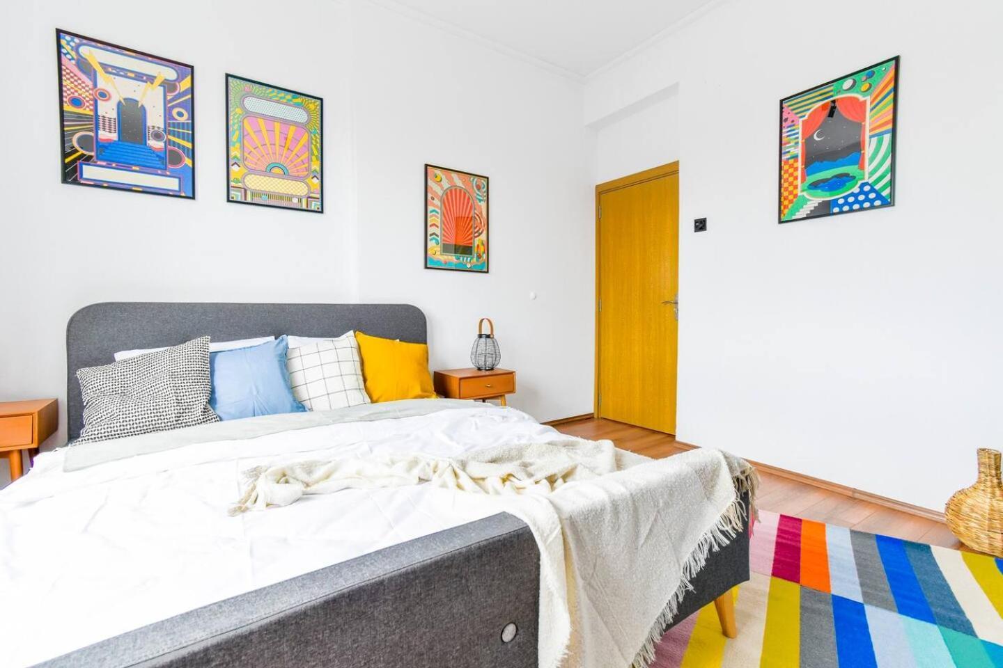 Super Fresh! 3bdr In Center's Artistic Area *