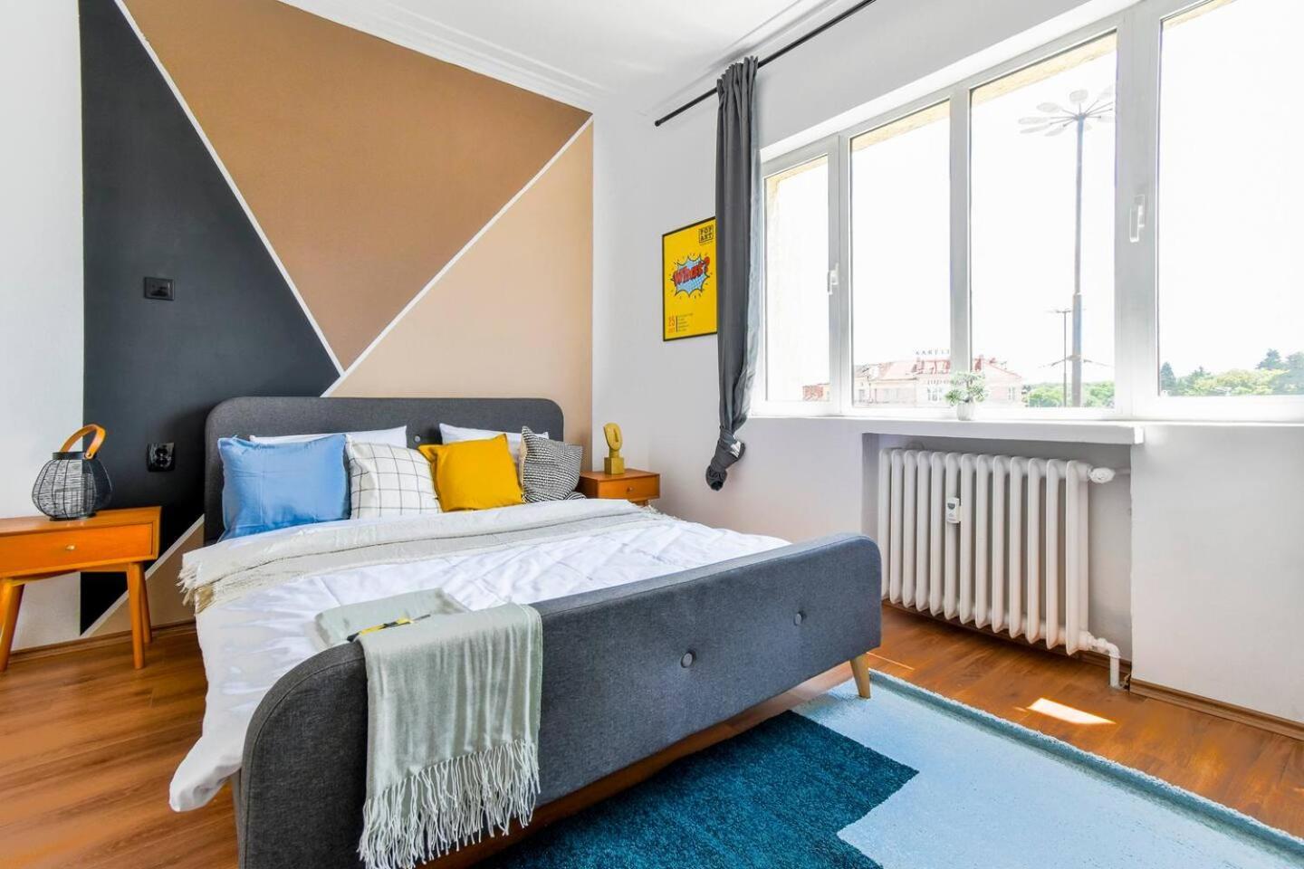 Super Fresh! 3bdr In Center's Artistic Area