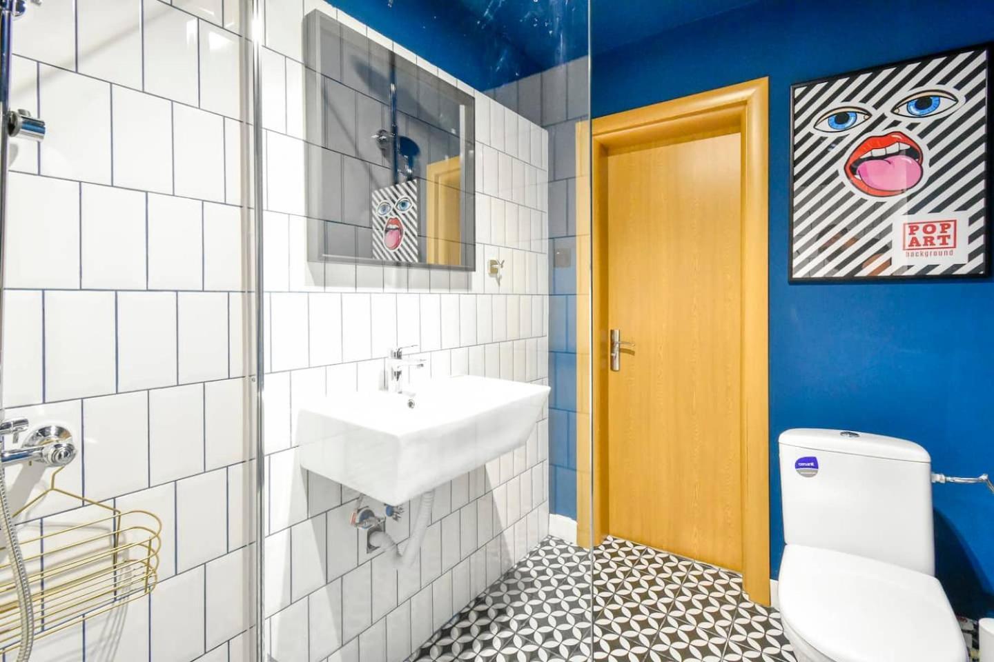Super Fresh! 3bdr In Center's Artistic Area