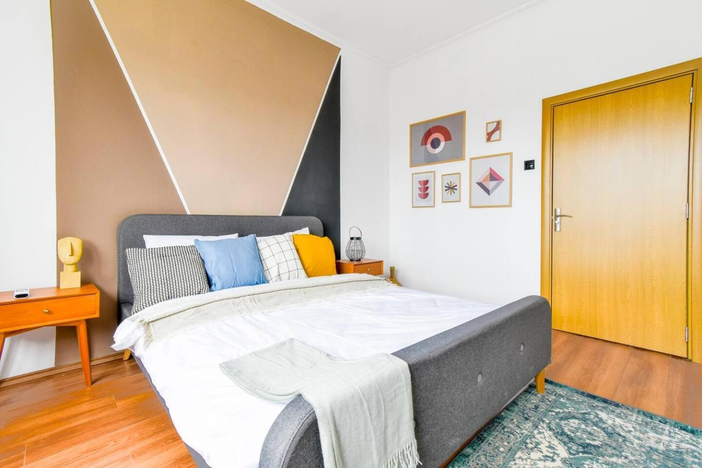 Super Fresh! 3bdr In Center's Artistic Area Sofia
