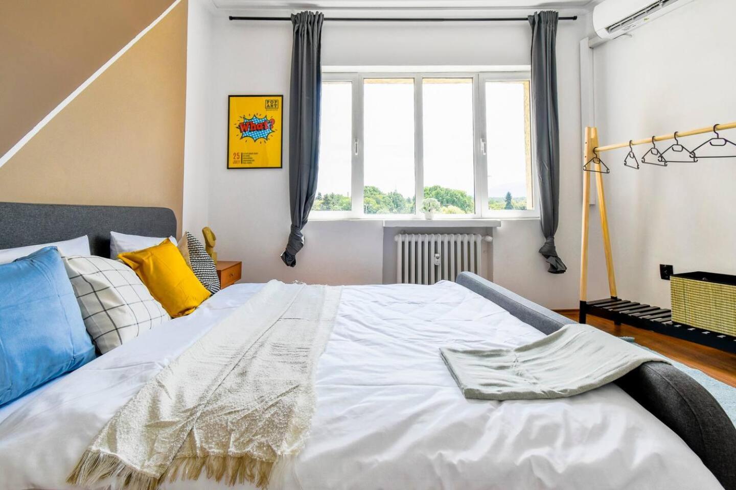 Super Fresh! 3bdr In Center's Artistic Area