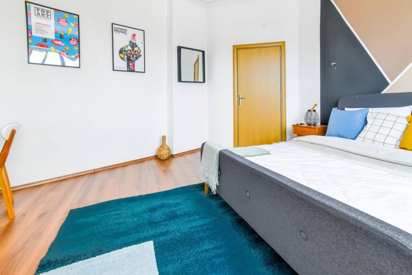 Super Fresh! 3bdr In Center's Artistic Area *